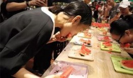 吃瓜群众在七零 吃瓜爆料短剧吃瓜爆料大赛每日聚集地,揭秘“吃瓜爆料短剧”大赛每日聚集地